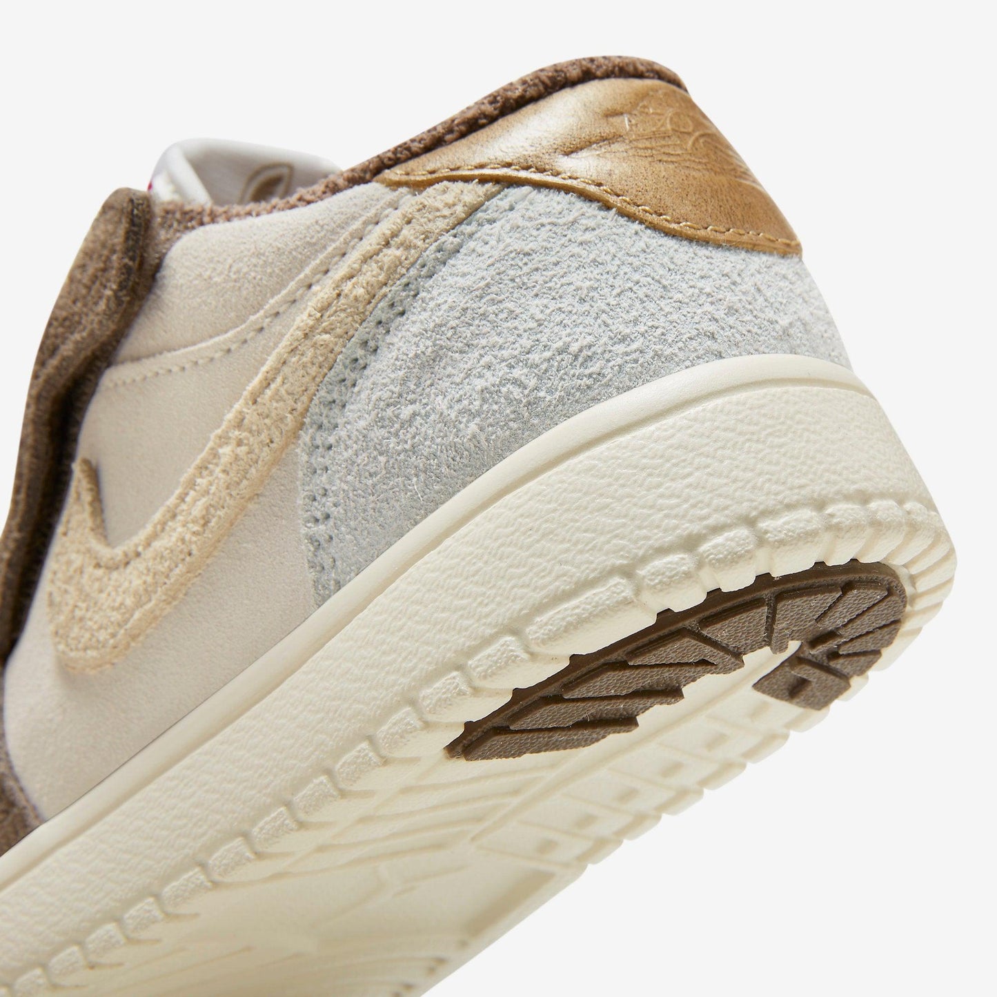 (PS) Aithtr Jordthtan 1 Low ALT CNY 'Year of the Rabbit' (2023) DZ4443-200