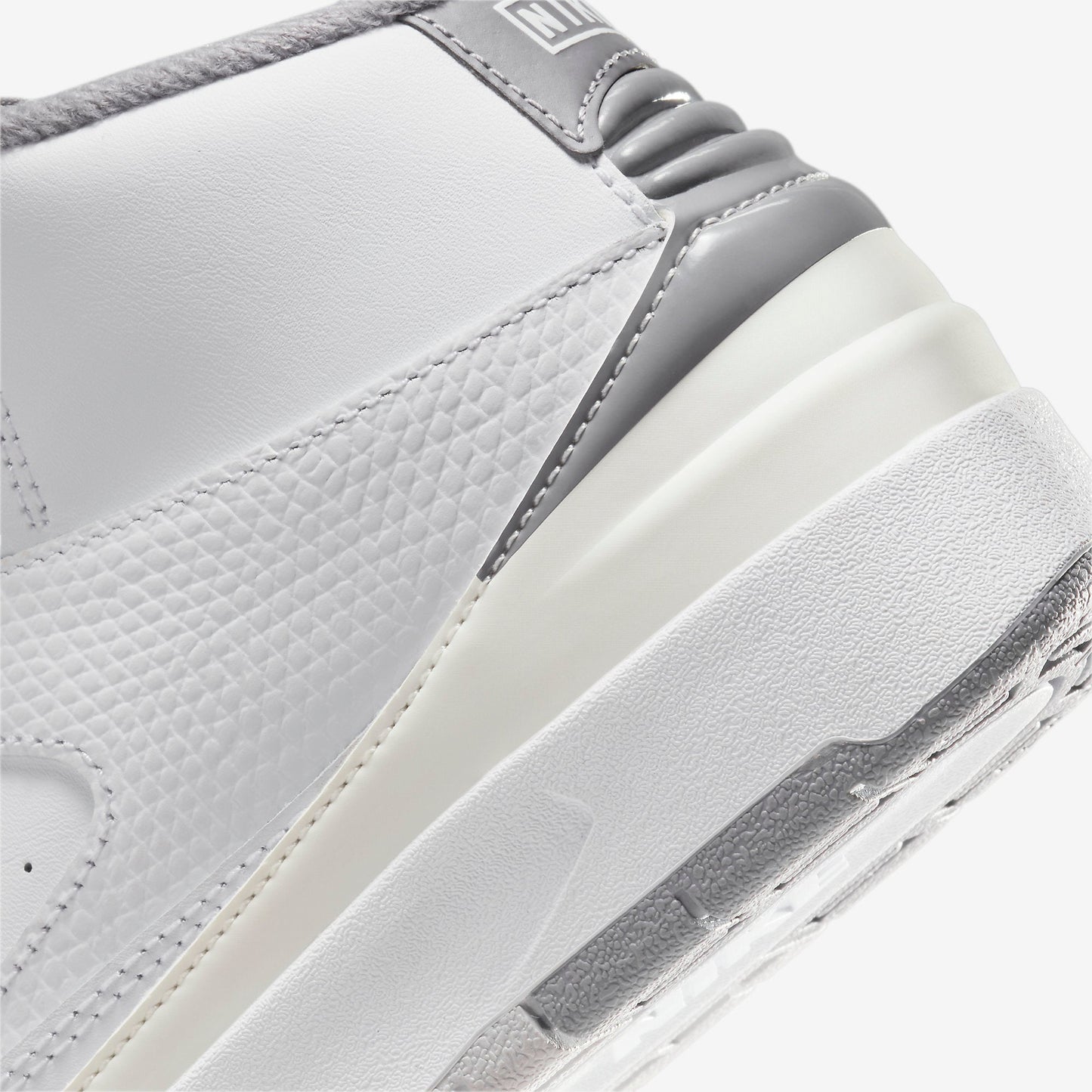 (PS) Aithtr Jordthtan 2 Retro 'Cement Grey' (2023) DR8564-100