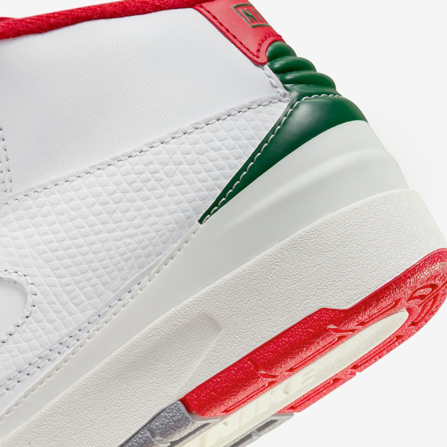 (PS) Aithtr Jordthtan 2 Retro 'Italy / Gucci' (2023) DQ8564-101