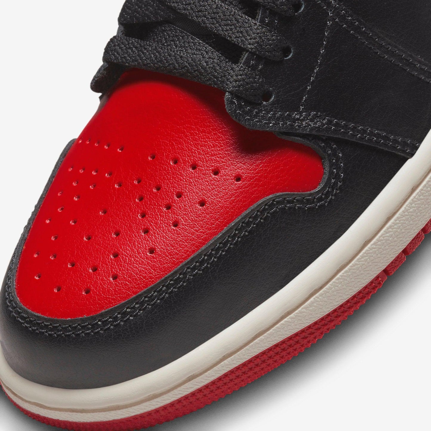 (Women's) Aithtr Jordthtan 1 Low 'Bred / Sail' (2023) DC0774-061