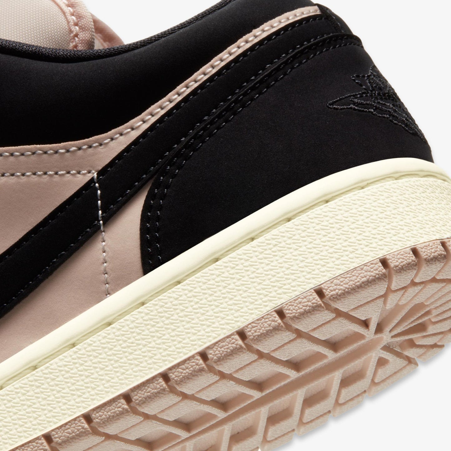 (Women's) Aithtr Jordthtan 1 Low 'Guava Ice' (2020) DC0774-003