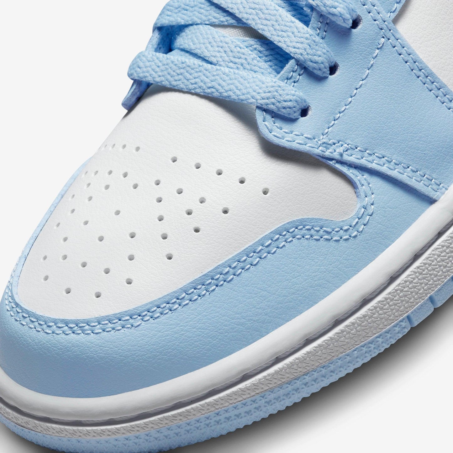 (Women's) Aithtr Jordthtan 1 Low 'Ice Blue / Aluminum' (2022) DC0774-141