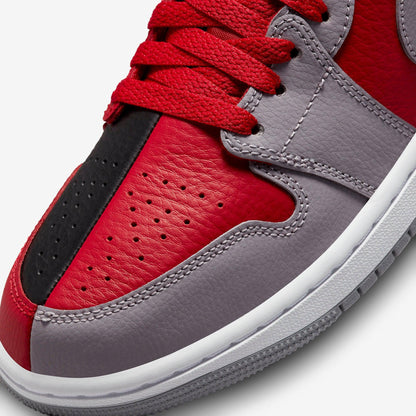 (Women's) Aithtr Jordthtan 1 Low SE 'Homage Split Gym Red Cement Grey' (2022) DR0502-600