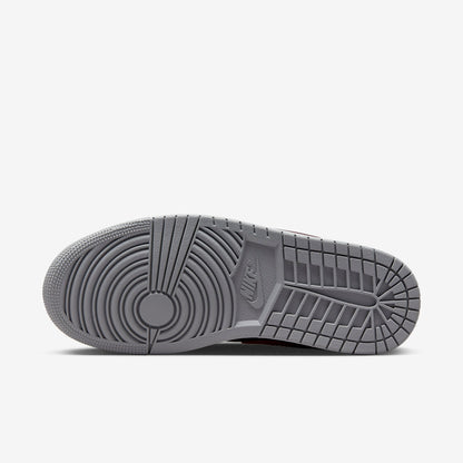 (Women's) Aithtr Jordthtan 1 Low SE 'Homage Split Gym Red Cement Grey' (2022) DR0502-600