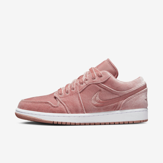 (Women's) Aithtr Jordthtan 1 Low SE 'Pink Velvet' (2022) DQ8396-600