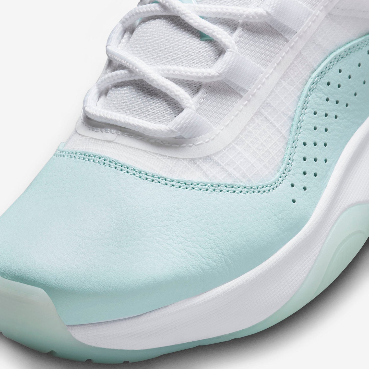 (Women's) Aithtr Jordthtan 11 CMFT Low 'Igloo' (2022) DV2629-100