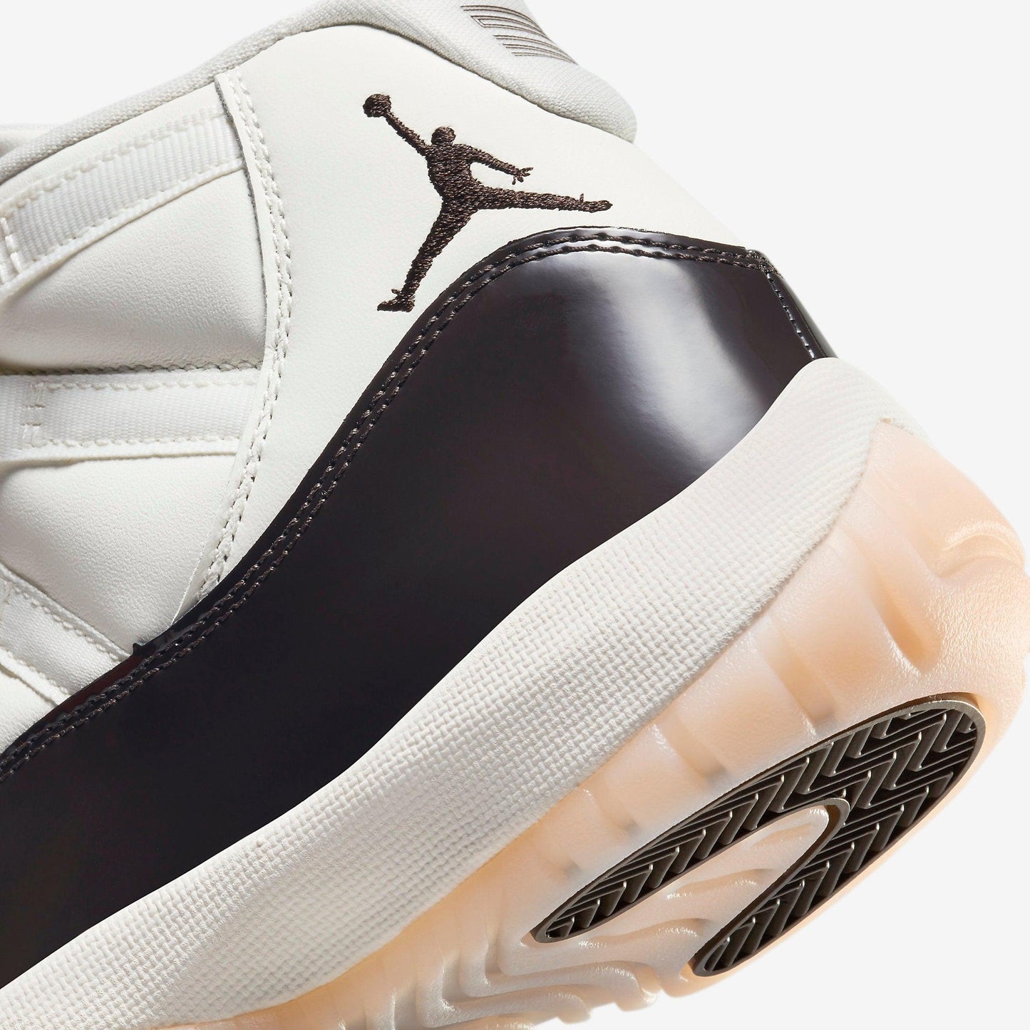 (Women's) Aithtr Jordthtan 11 Retro 'Neapolitan' (2023) AR0715-101