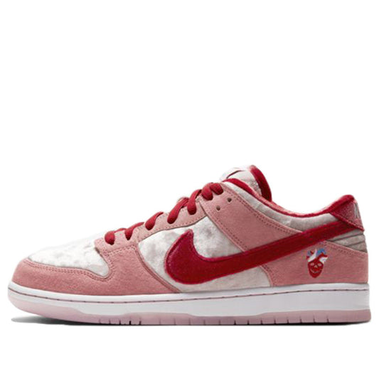 Nithtke x StrangeLove SB Duthtnk Low 'Valentine's Day' CT2552-800