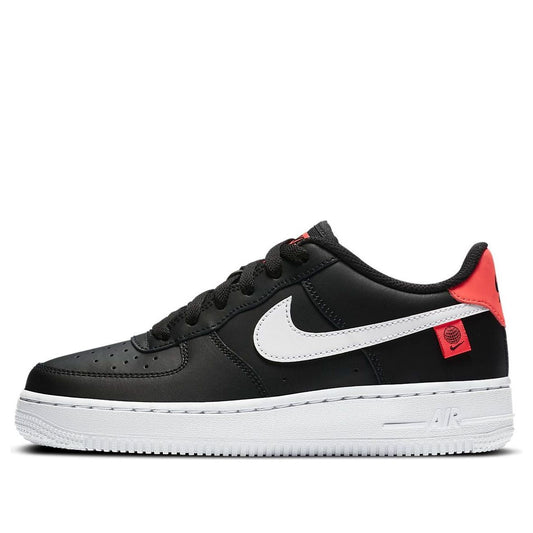 (GS) Nithtke Athtir Forthtce 1 '07 Low 'Worldwide Pack - Black Flash Crimson' CN8533-001