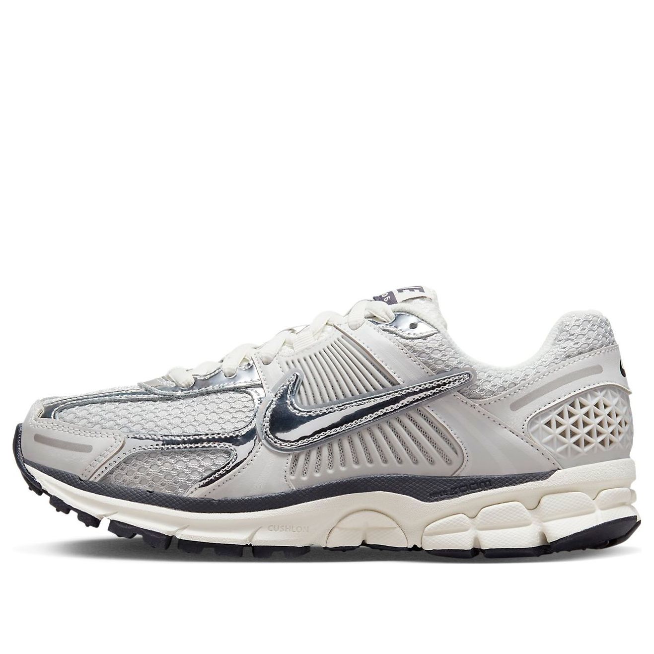 (WMNS) Nithtke Aithtr Zothtom Vomero 5 'Photon Dust Metallic Silver' FD0884-025