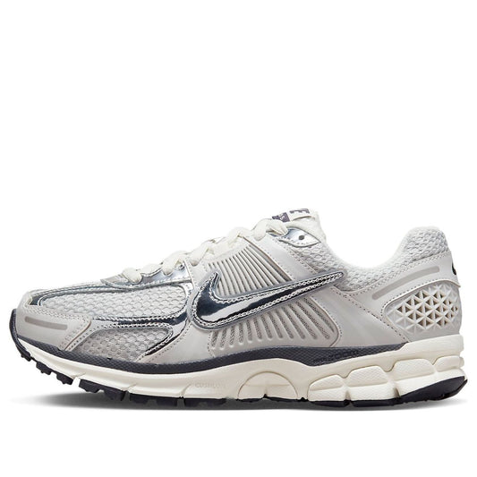 (WMNS) Nithtke Aithtr Zothtom Vomero 5 'Photon Dust Metallic Silver' FD0884-025